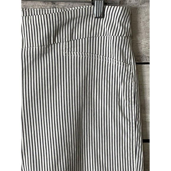Lila Rose Shorts Womens Size Large Striped Bermuda Pull On Mid Rise Stretchy - Picture 3 of 9
